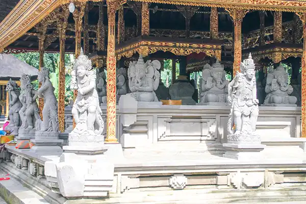 Kleine tempels bij Tirta Empul Tampaksiring