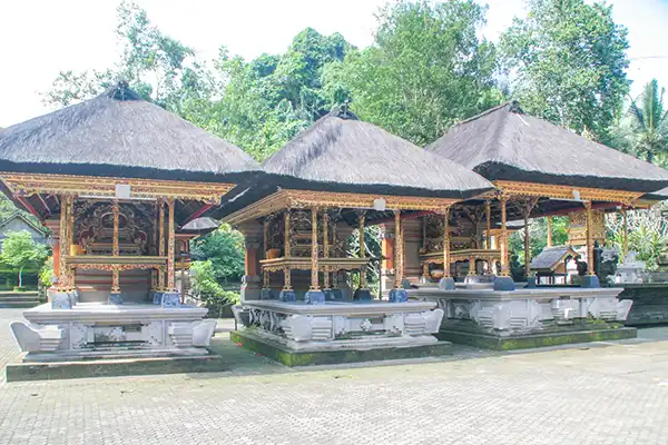 Kleine tempels bij Tirta Empul Tampaksiring